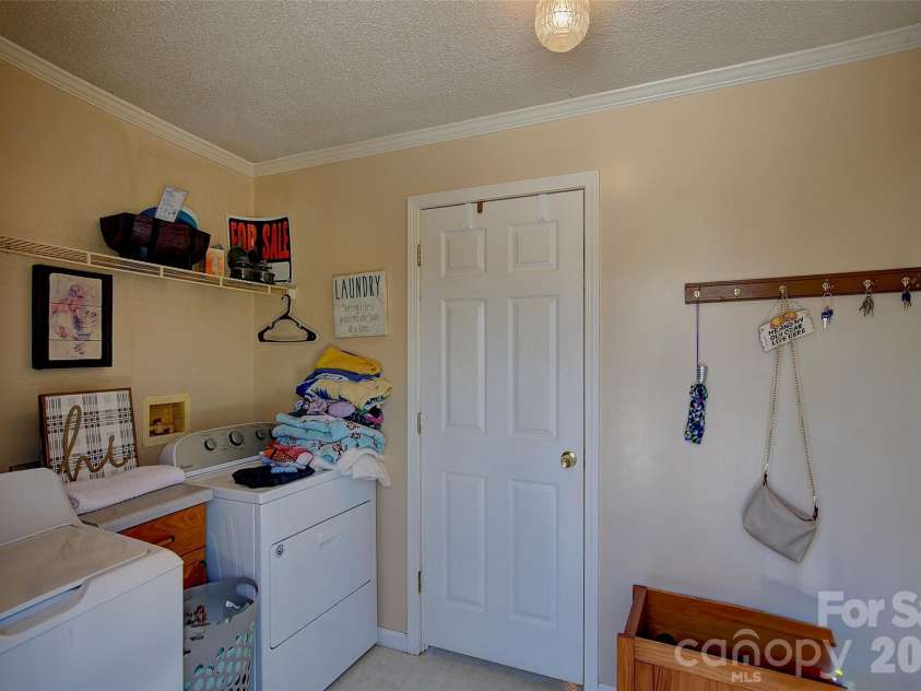 3 Altapass Trail, Spruce Pine, NC 28777.  MLS# CAR4347077, YatesRealty ID 24430. 