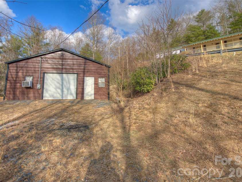 3 Altapass Trail, Spruce Pine, NC 28777.  MLS# CAR4347077, YatesRealty ID 24430. 