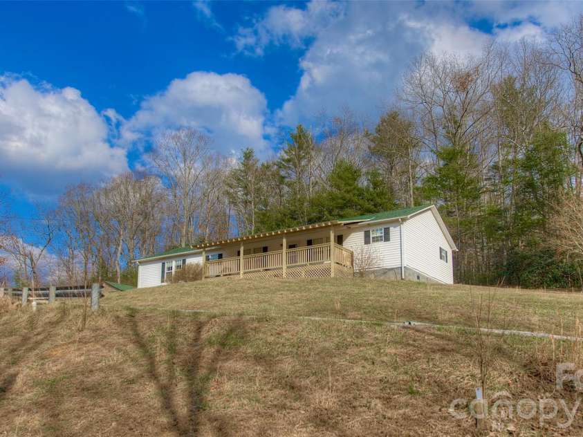 3 Altapass Trail, Spruce Pine, NC 28777.  MLS# CAR4347077, YatesRealty ID 24430. 