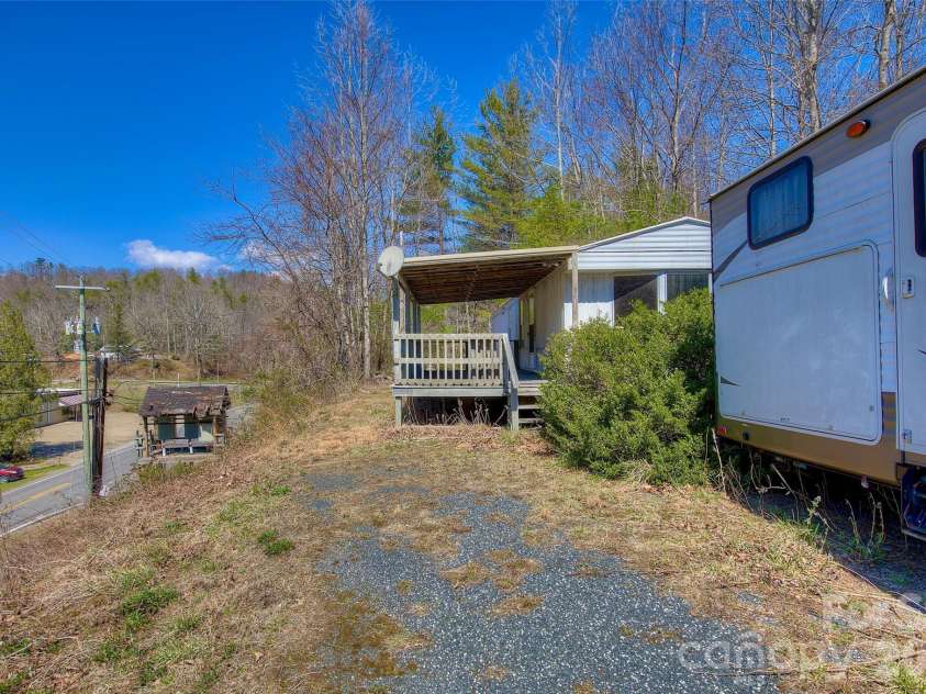 3 Altapass Trail, Spruce Pine, NC 28777.  MLS# CAR4347077, YatesRealty ID 24430. 