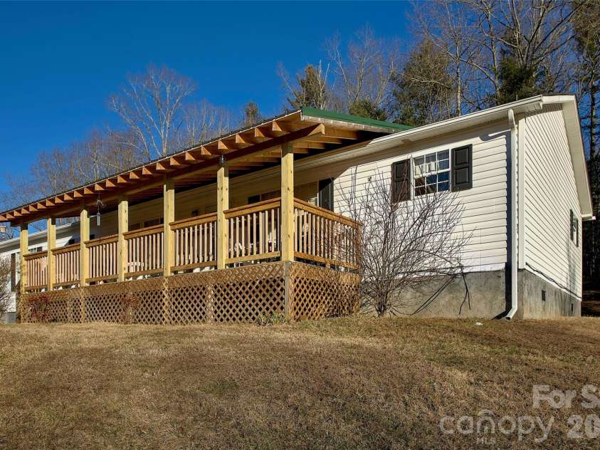 3 Altapass Trail, Spruce Pine, NC 28777.  MLS# CAR4347077, YatesRealty ID 24430. 