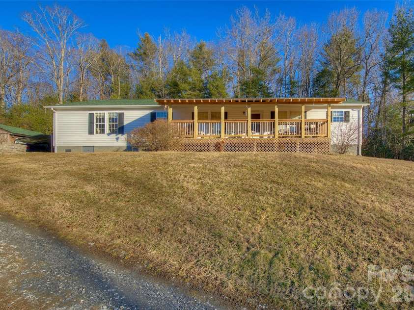 3 Altapass Trail, Spruce Pine, NC 28777.  MLS# CAR4347077, YatesRealty ID 24430. 
