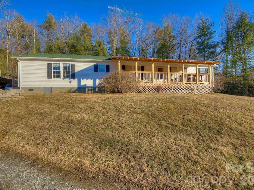 3 Altapass Trail, Spruce Pine, NC 28777.  MLS# CAR4347077, YatesRealty ID 24430. 