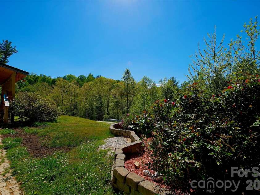 3 Altapass Trail, Spruce Pine, NC 28777.  MLS# CAR4347077, YatesRealty ID 24430. 