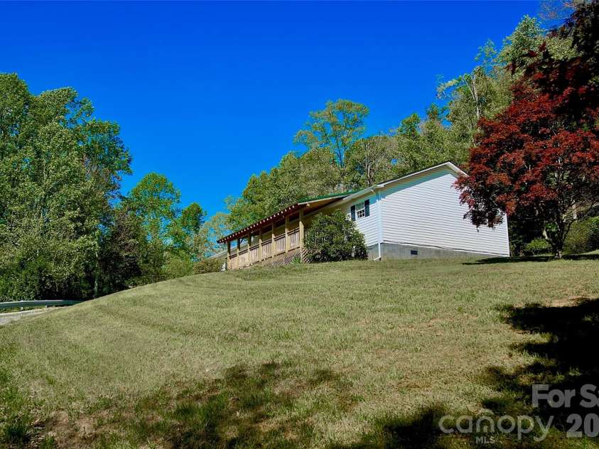 3 Altapass Trail, Spruce Pine, NC 28777.  MLS# CAR4347077, YatesRealty ID 24430. 