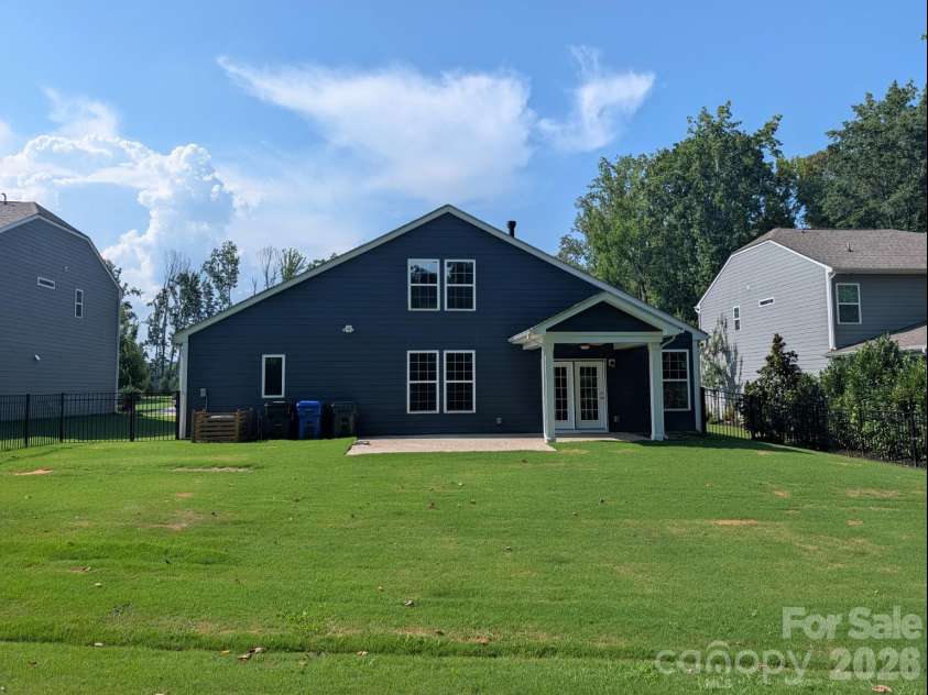 7420 Tullamore Glen, Huntersville, NC 28078.  MLS# CAR4323315, YatesRealty ID 24431. Huge Backyard