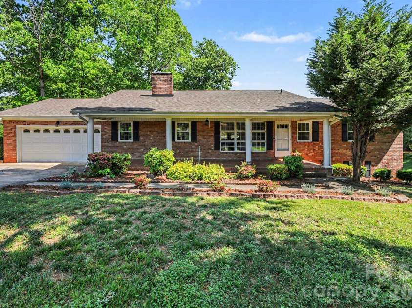 2115 Candlewood Drive, Concord, NC 28027.  MLS# CAR4366895, YatesRealty ID 24432. 
