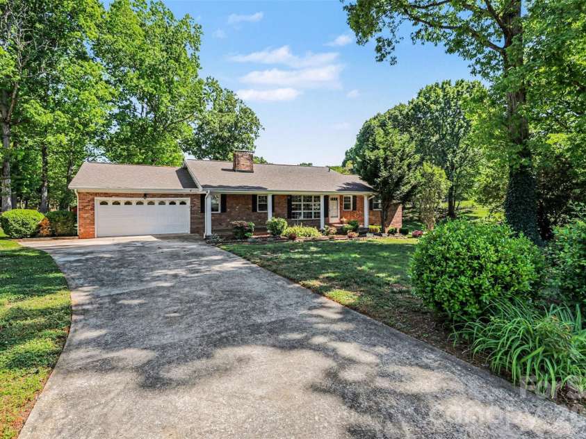 2115 Candlewood Drive, Concord, NC 28027.  MLS# CAR4366895, YatesRealty ID 24432. 