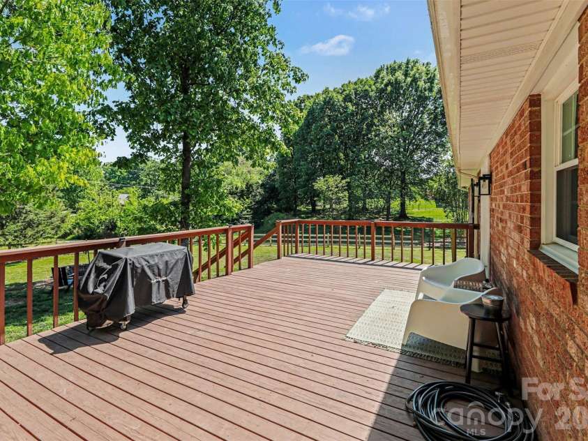 2115 Candlewood Drive, Concord, NC 28027.  MLS# CAR4366895, YatesRealty ID 24432. 