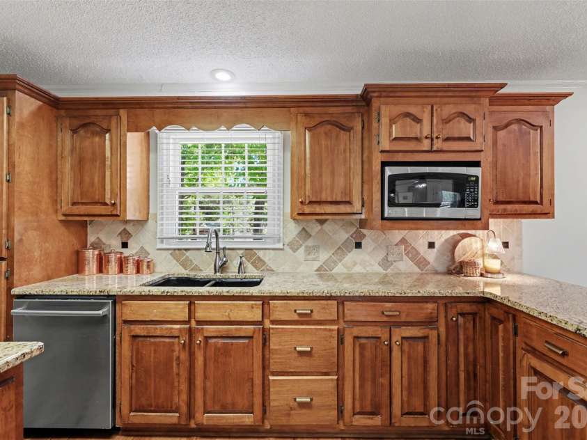 2115 Candlewood Drive, Concord, NC 28027.  MLS# CAR4366895, YatesRealty ID 24432. 