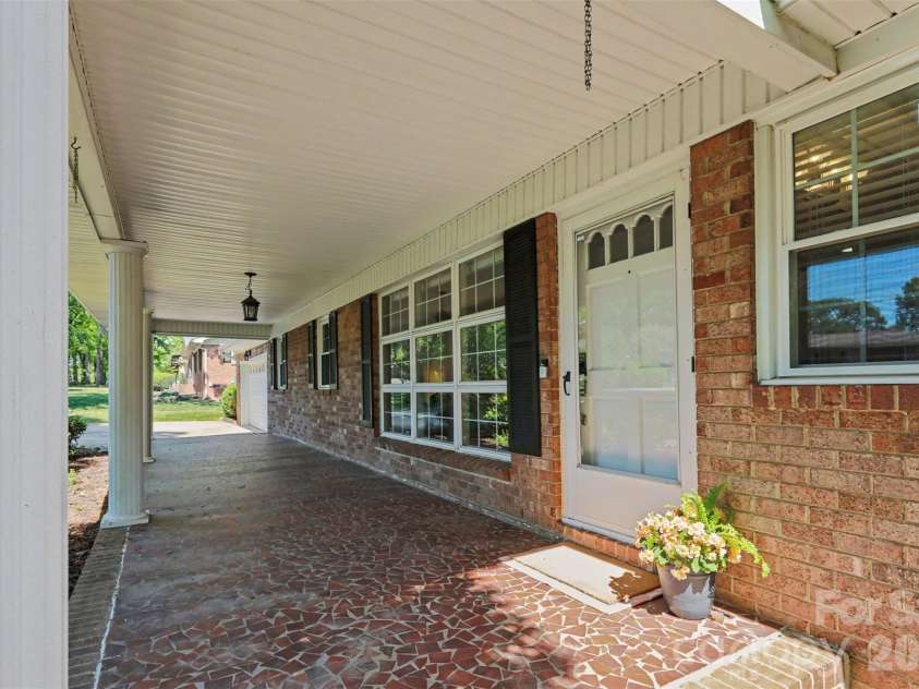 2115 Candlewood Drive, Concord, NC 28027.  MLS# CAR4366895, YatesRealty ID 24432. 