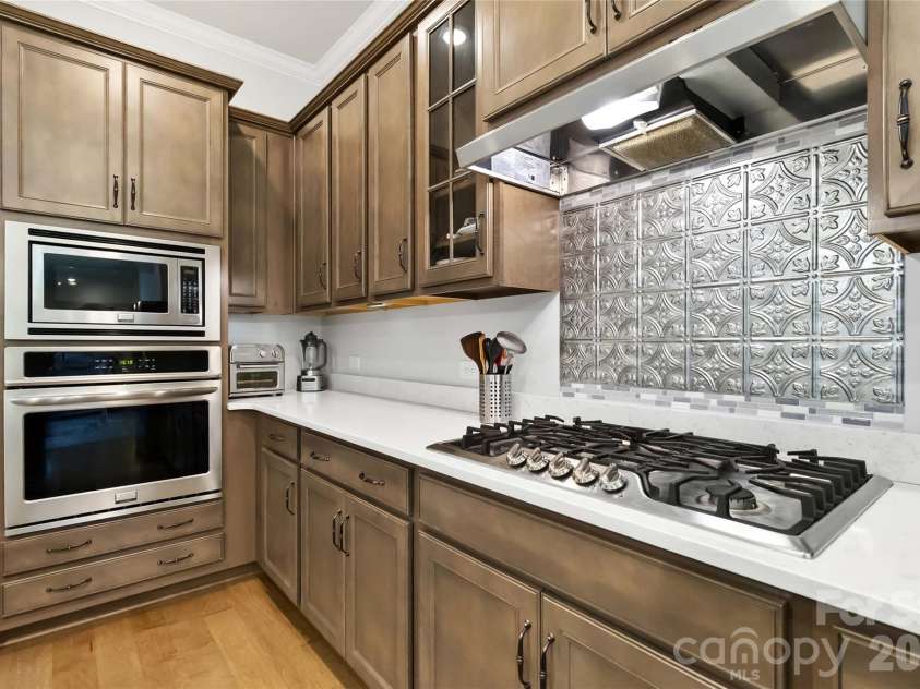 1124 Greenbridge Drive, Matthews, NC 28105.  MLS# CAR4373160, YatesRealty ID 24433. 
