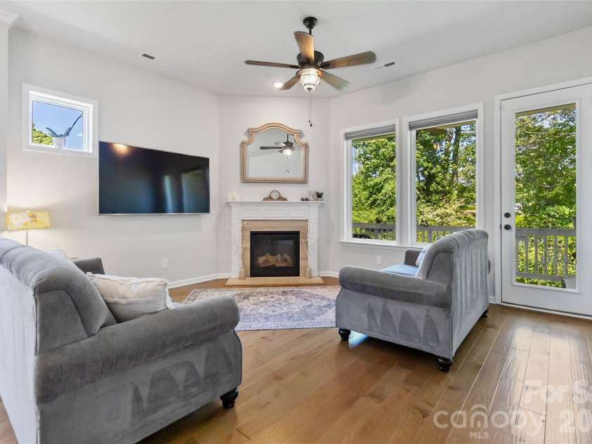 1124 Greenbridge Drive, Matthews, NC 28105.  MLS# CAR4373160, YatesRealty ID 24433. 