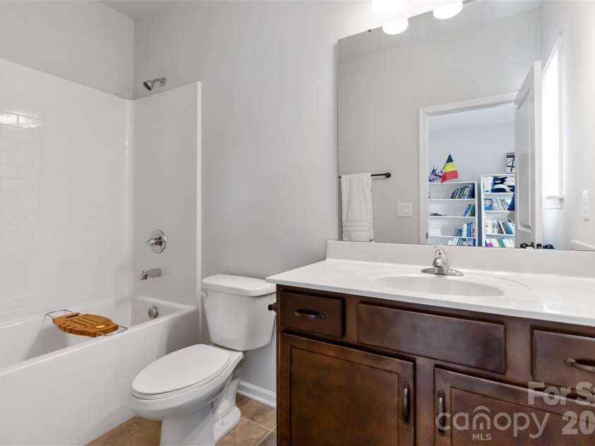 1124 Greenbridge Drive, Matthews, NC 28105.  MLS# CAR4373160, YatesRealty ID 24433. 
