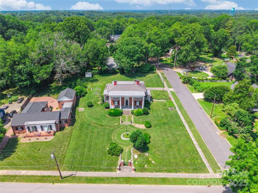 15 Kings Mountain Street, York, SC 29745.  MLS# CAR4275904, YatesRealty ID 24433. 