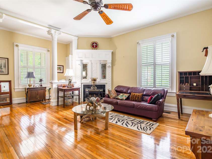 15 Kings Mountain Street, York, SC 29745.  MLS# CAR4275904, YatesRealty ID 24433. 