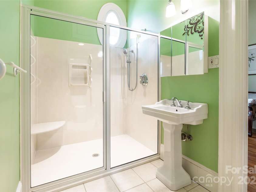 15 Kings Mountain Street, York, SC 29745.  MLS# CAR4275904, YatesRealty ID 24433. 