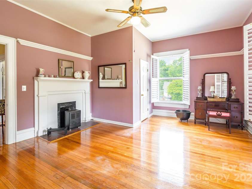 15 Kings Mountain Street, York, SC 29745.  MLS# CAR4275904, YatesRealty ID 24433. 