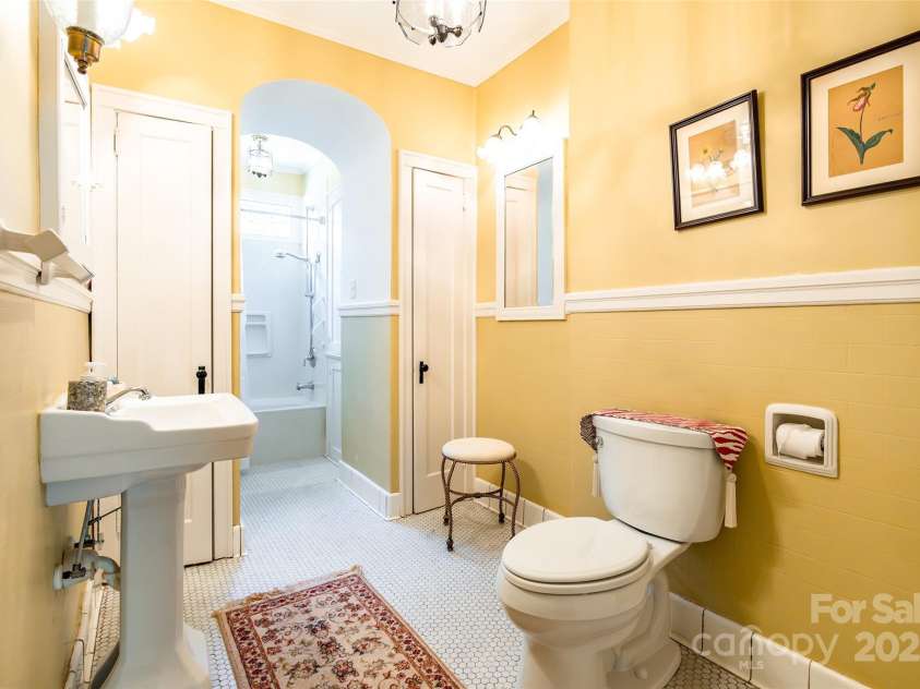 15 Kings Mountain Street, York, SC 29745.  MLS# CAR4275904, YatesRealty ID 24433. 