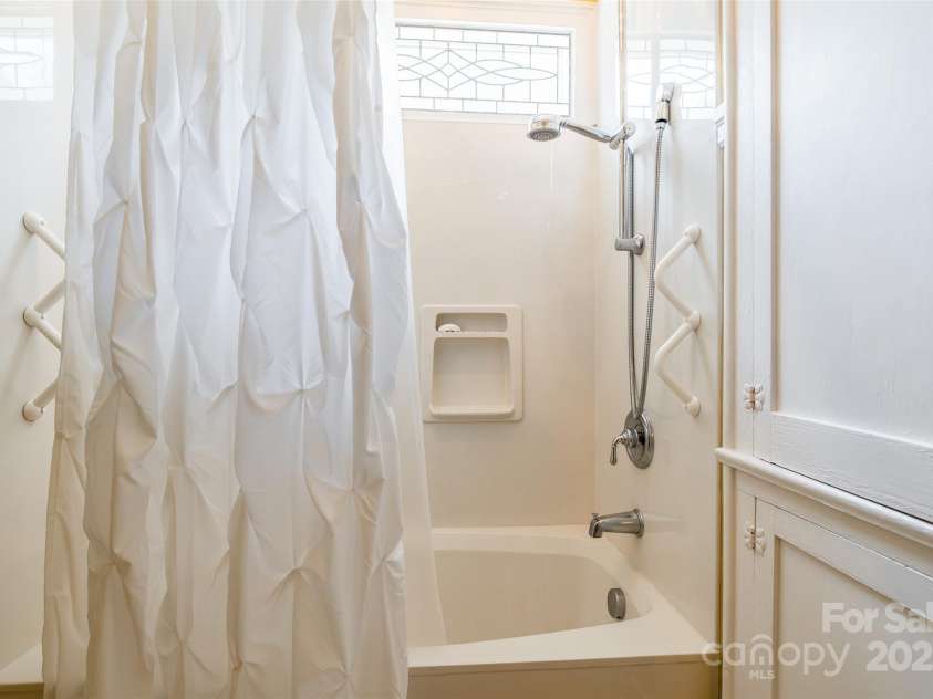 15 Kings Mountain Street, York, SC 29745.  MLS# CAR4275904, YatesRealty ID 24433. 