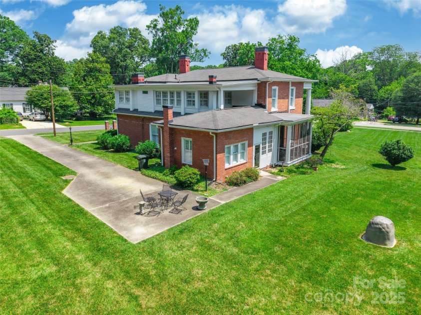 15 Kings Mountain Street, York, SC 29745.  MLS# CAR4275904, YatesRealty ID 24433. 