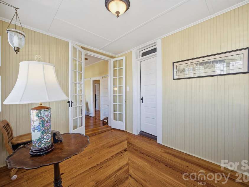 15 Kings Mountain Street, York, SC 29745.  MLS# CAR4336422, YatesRealty ID 24433. 4th bedroom sunroom