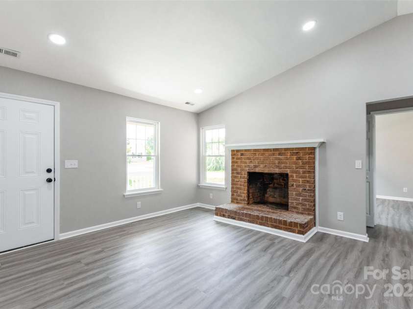 142 Single Oak Drive, Troutman, NC 28166.  MLS# CAR4271293, YatesRealty ID 24435. 