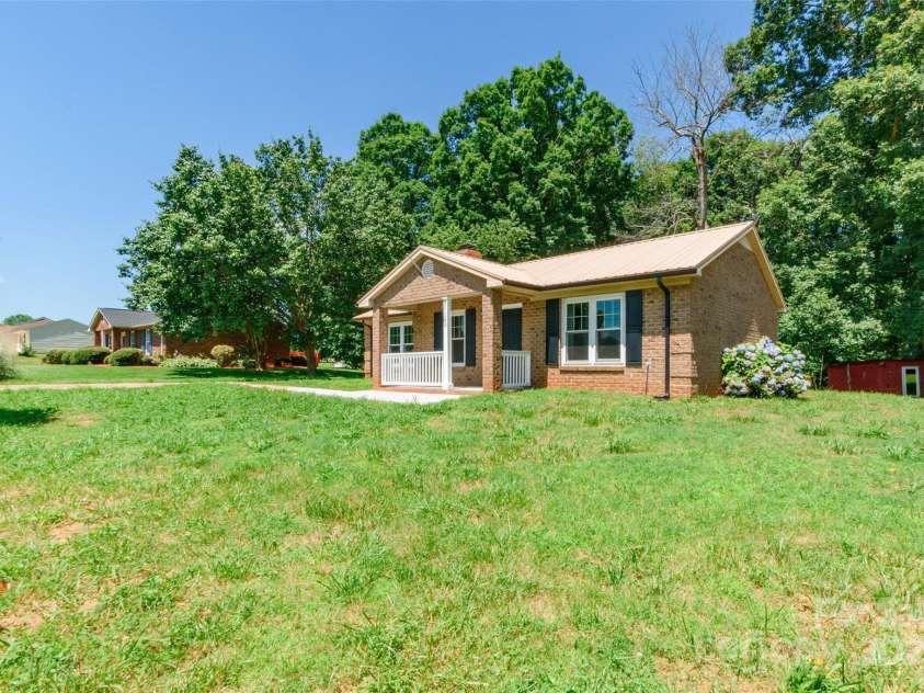 142 Single Oak Drive, Troutman, NC 28166.  MLS# CAR4271293, YatesRealty ID 24435. 