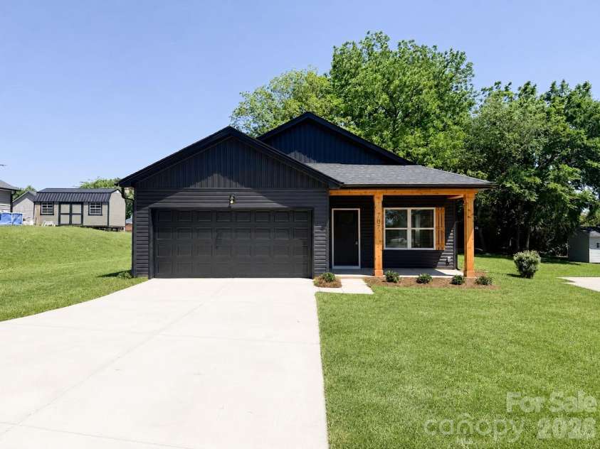 707 Robin Avenue, Kannapolis, NC 28081.  MLS# CAR4382666, YatesRealty ID 24435. Front of home 