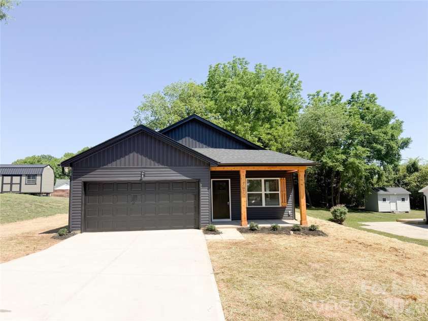 707 Robin Avenue, Kannapolis, NC 28081.  MLS# CAR4382666, YatesRealty ID 24435. Front of home 