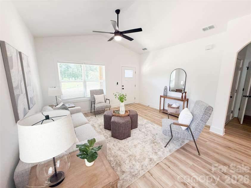 707 Robin Avenue, Kannapolis, NC 28081.  MLS# CAR4382666, YatesRealty ID 24435. Living 
