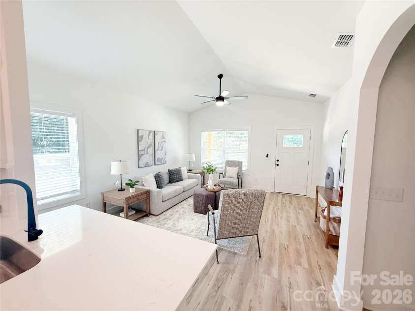 707 Robin Avenue, Kannapolis, NC 28081.  MLS# CAR4382666, YatesRealty ID 24435. Living 