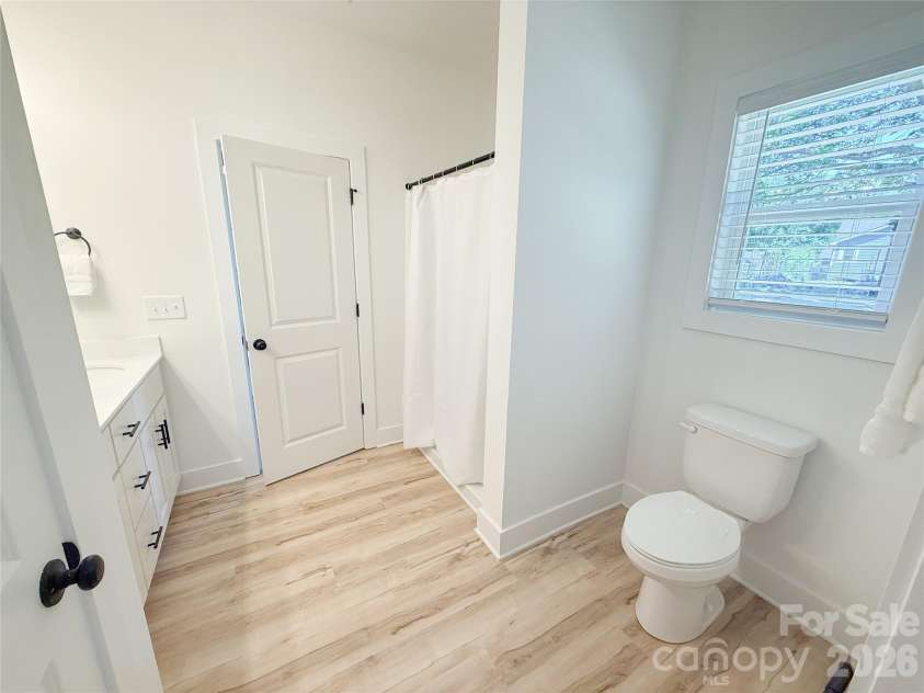 707 Robin Avenue, Kannapolis, NC 28081.  MLS# CAR4382666, YatesRealty ID 24435. Primary bath 