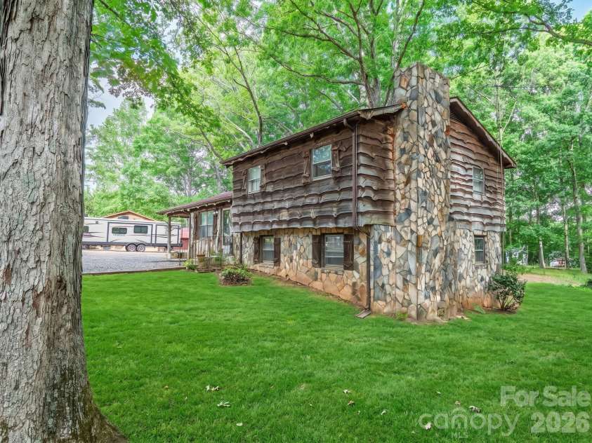 145 Nathaniel Lane, Kannapolis, NC 28081.  MLS# CAR4382656, YatesRealty ID 24436. 