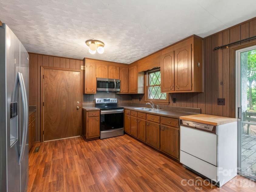 145 Nathaniel Lane, Kannapolis, NC 28081.  MLS# CAR4382656, YatesRealty ID 24436. 
