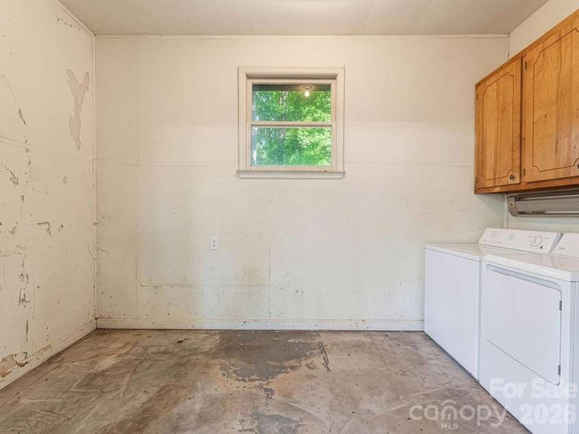 145 Nathaniel Lane, Kannapolis, NC 28081.  MLS# CAR4382656, YatesRealty ID 24436. 