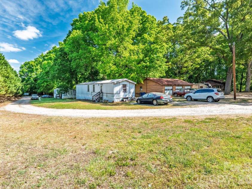 145 Nathaniel Lane, Kannapolis, NC 28081.  MLS# CAR4382656, YatesRealty ID 24436. 