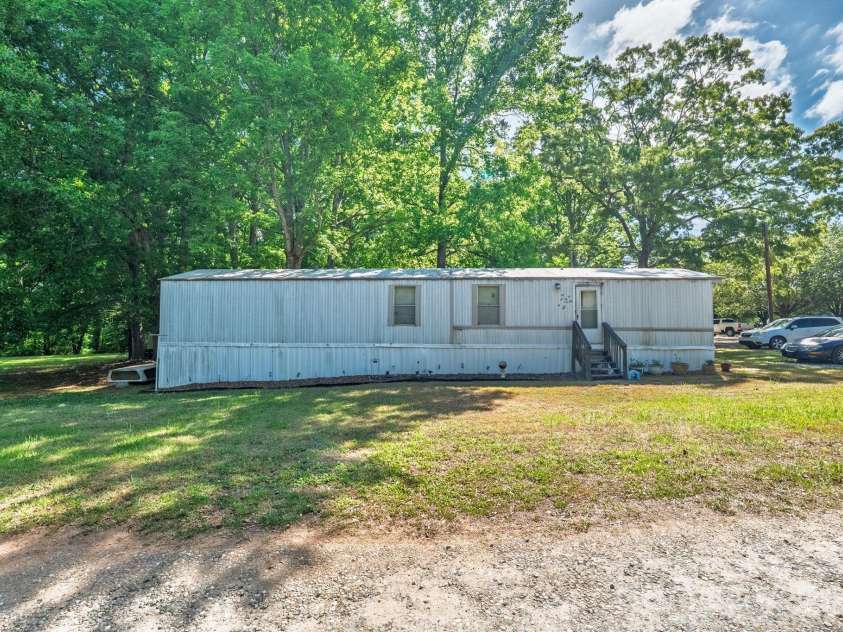 145 Nathaniel Lane, Kannapolis, NC 28081.  MLS# CAR4382656, YatesRealty ID 24436. 
