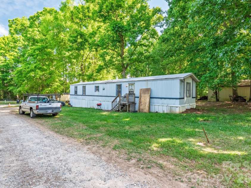 145 Nathaniel Lane, Kannapolis, NC 28081.  MLS# CAR4382656, YatesRealty ID 24436. 