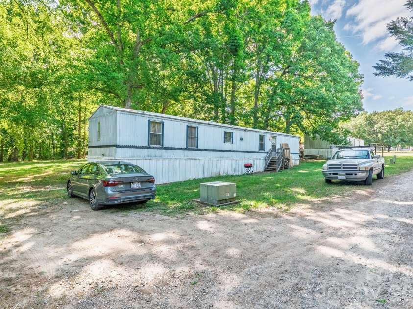 145 Nathaniel Lane, Kannapolis, NC 28081.  MLS# CAR4382656, YatesRealty ID 24436. 