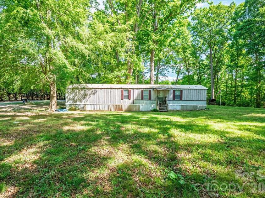 145 Nathaniel Lane, Kannapolis, NC 28081.  MLS# CAR4382656, YatesRealty ID 24436. 