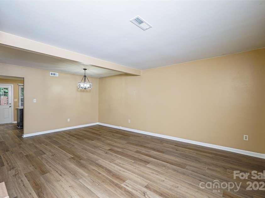 8835 Hunter Ridge Drive, Charlotte, NC 28226.  MLS# CAR4251538, YatesRealty ID 24436. 