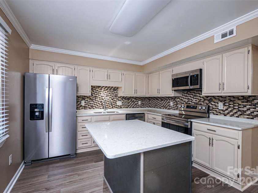 8835 Hunter Ridge Drive, Charlotte, NC 28226.  MLS# CAR4251538, YatesRealty ID 24436. Added kitchen island which includes space for stools