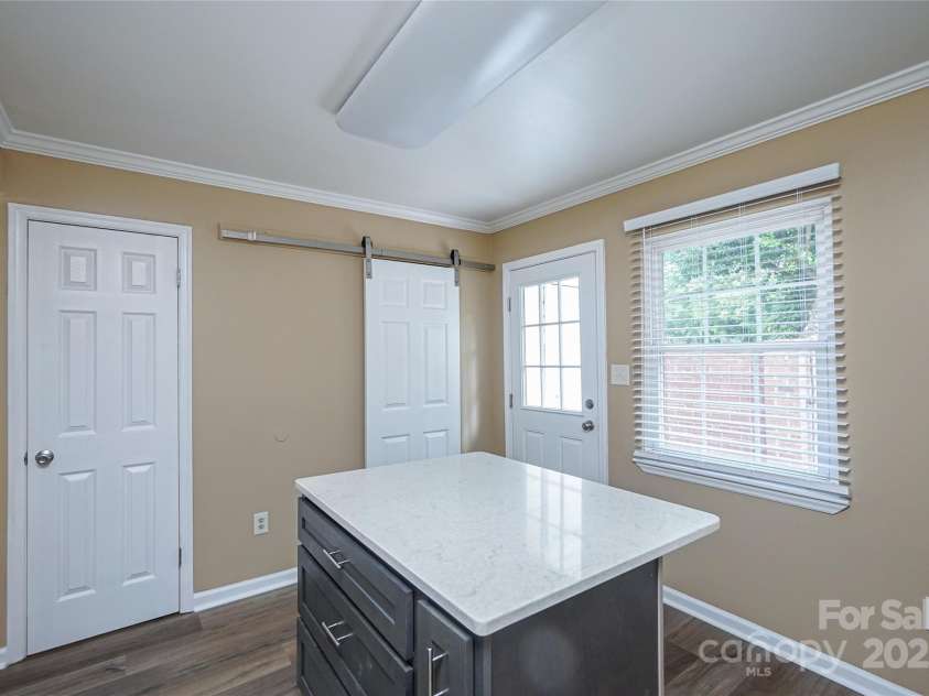 8835 Hunter Ridge Drive, Charlotte, NC 28226.  MLS# CAR4251538, YatesRealty ID 24436. Note size of island top