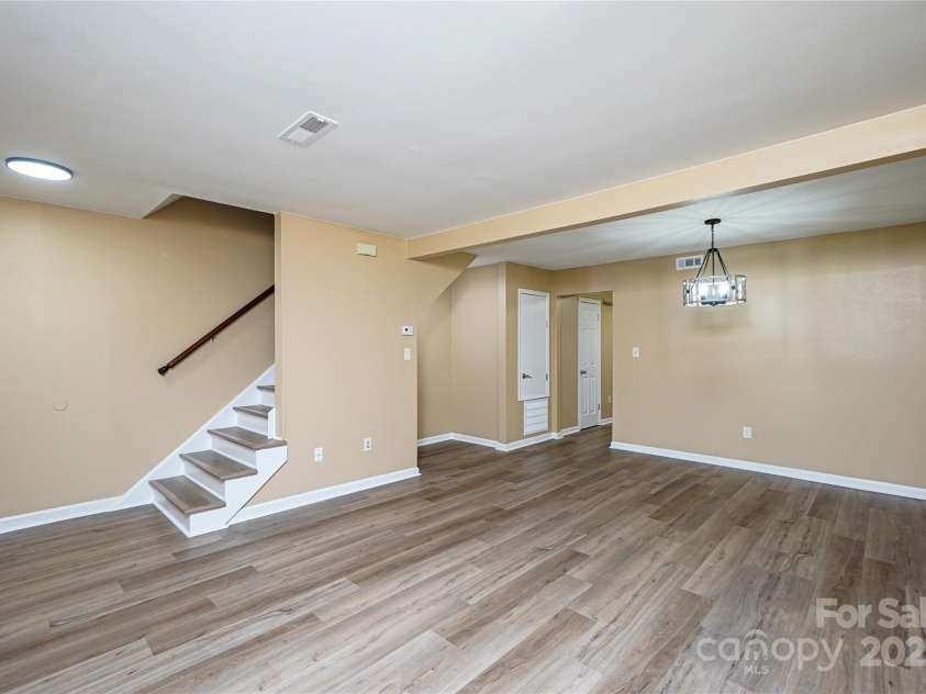 8835 Hunter Ridge Drive, Charlotte, NC 28226.  MLS# CAR4251538, YatesRealty ID 24436. View of entrance, living area and dining area