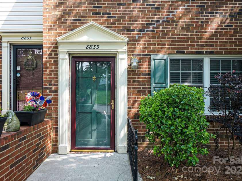 8835 Hunter Ridge Drive, Charlotte, NC 28226.  MLS# CAR4251538, YatesRealty ID 24436. Welcome