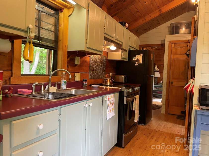 36 Luther Franklin Lane, Newland, NC 28657.  MLS# CAR4259315, YatesRealty ID 24437. 