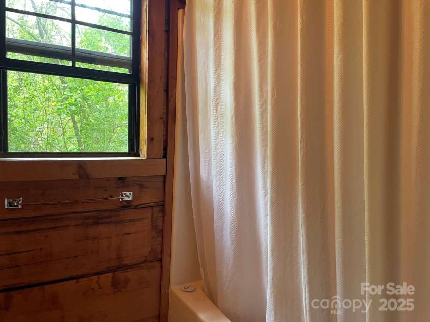 36 Luther Franklin Lane, Newland, NC 28657.  MLS# CAR4259315, YatesRealty ID 24437. 