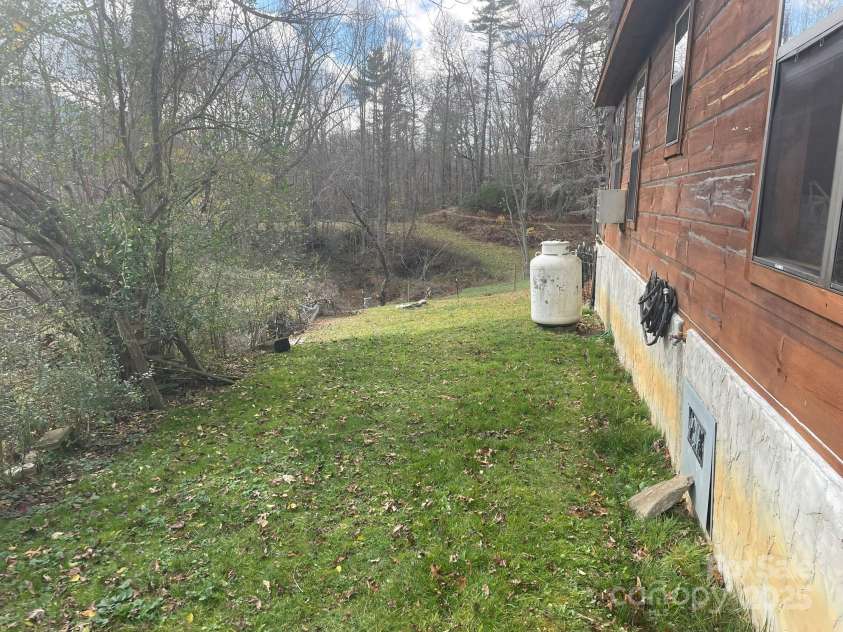 36 Luther Franklin Lane, Newland, NC 28657.  MLS# CAR4259315, YatesRealty ID 24437. 