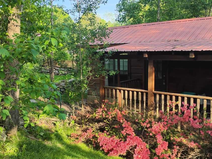 36 Luther Franklin Lane, Newland, NC 28657.  MLS# CAR4259315, YatesRealty ID 24437. 